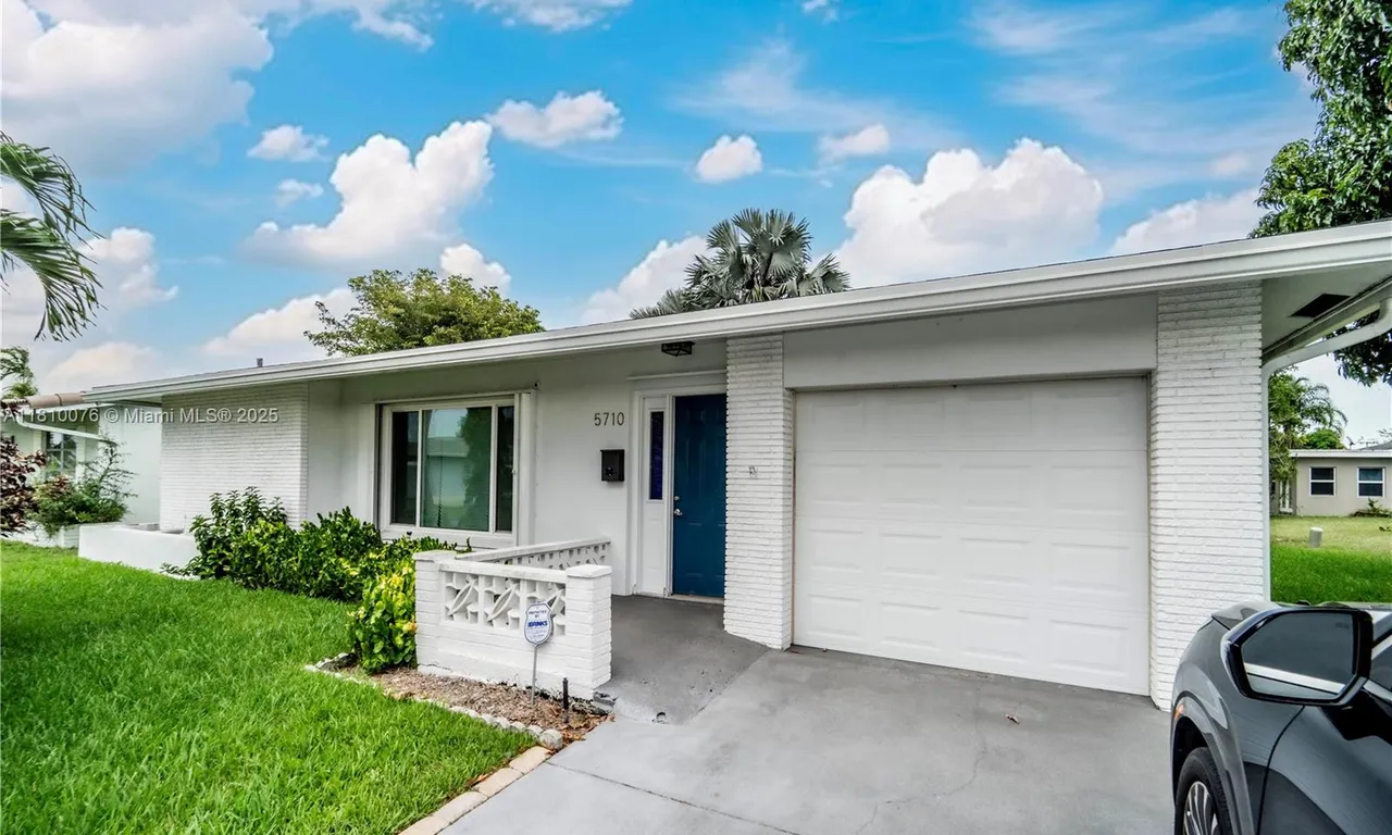 5710 NW 73rd Ave, Tamarac FL 33321