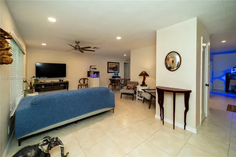 5710 NW 73rd Ave, Tamarac FL 33321
