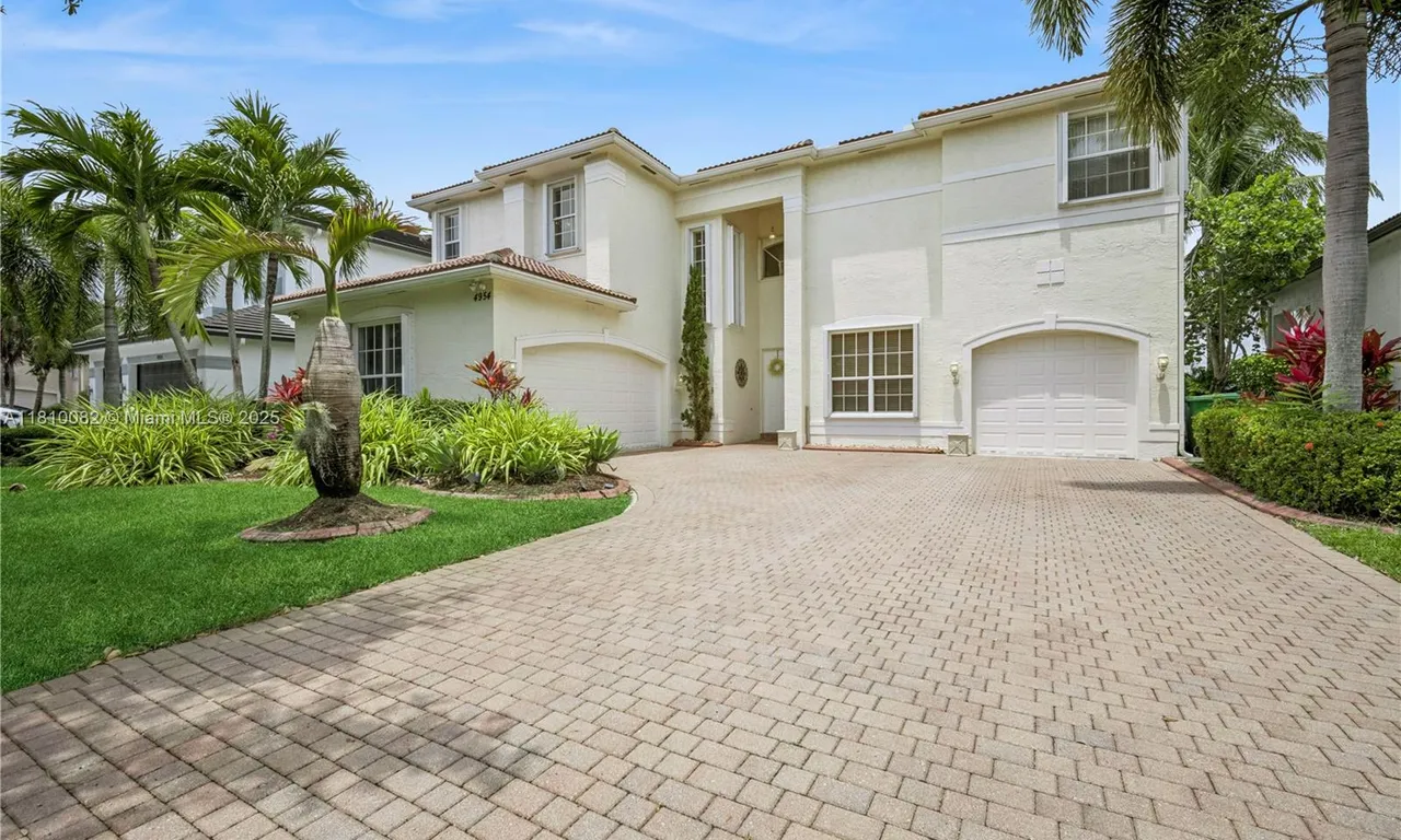 4954 SW 186th Way, Miramar FL 33029