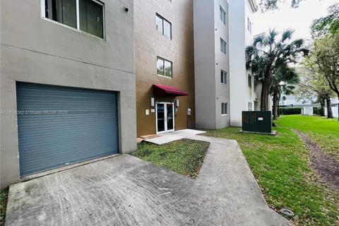 11040 SW 196 st # 209, Cutler Bay FL 33157