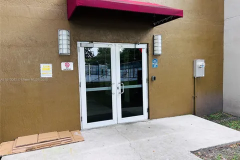 11040 SW 196 st # 209, Cutler Bay FL 33157