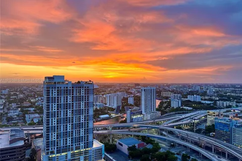 90 SW 3rd St # 4007, Miami FL 33130