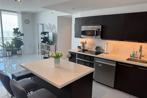 90 SW 3rd St # 4007, Miami FL 33130