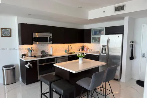 90 SW 3rd St # 4007, Miami FL 33130