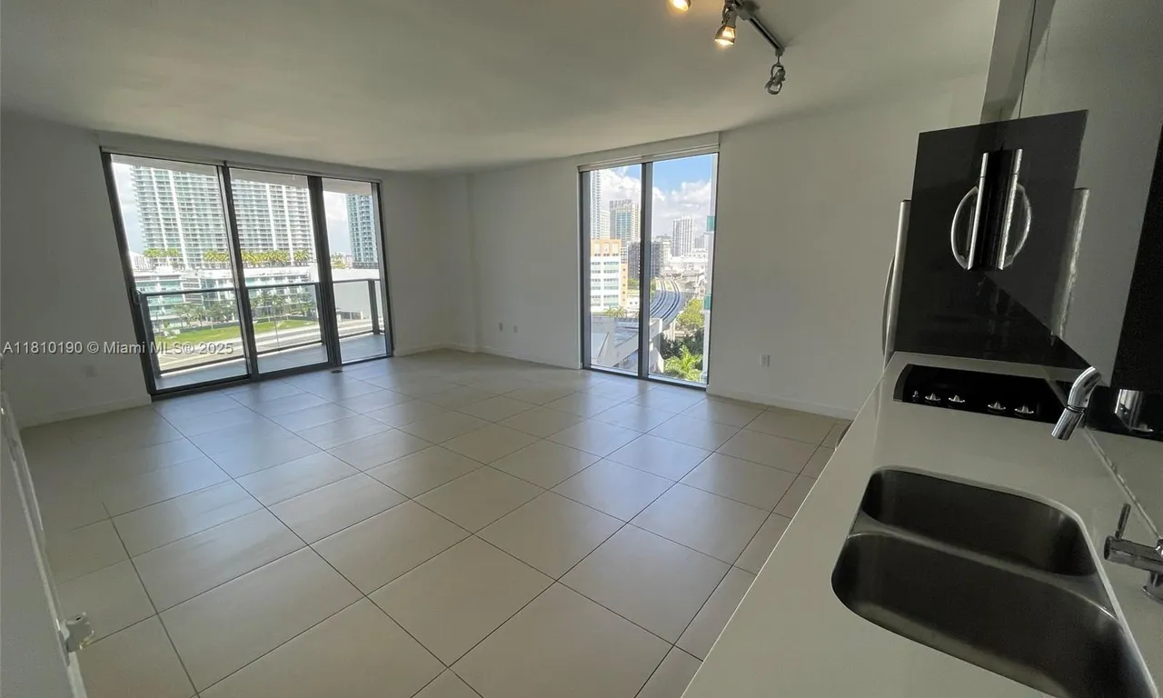 31 SE 6th St # 1402, Miami FL 33131