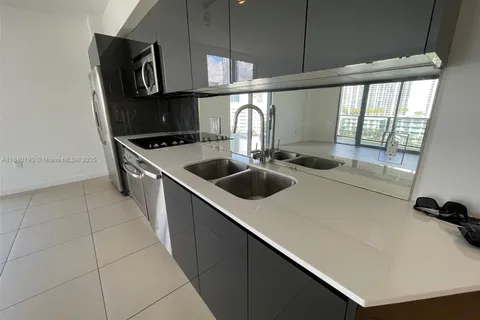 31 SE 6th St # 1402, Miami FL 33131