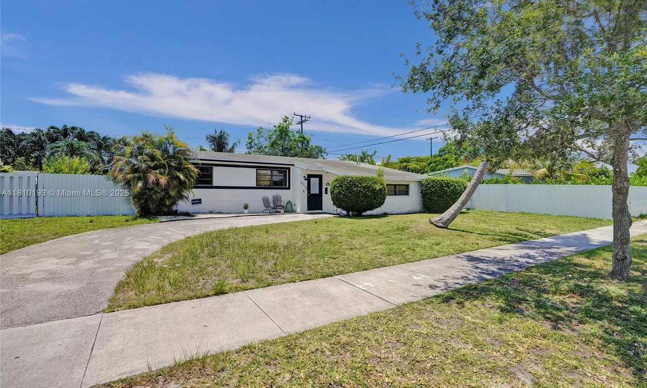 9910 Bahama Dr, Cutler Bay FL 33189