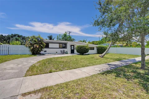 9910 Bahama Dr, Cutler Bay FL 33189