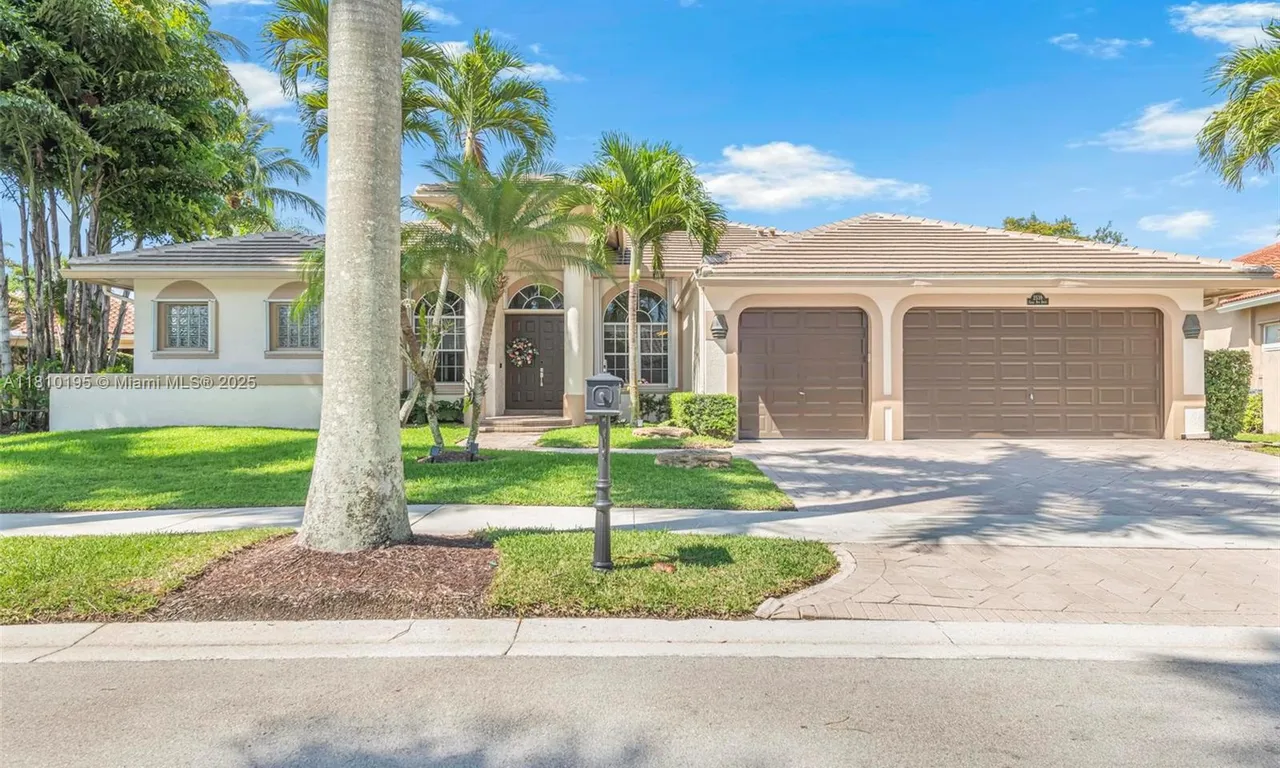 2539 Eagle Run Dr, Weston FL 33327