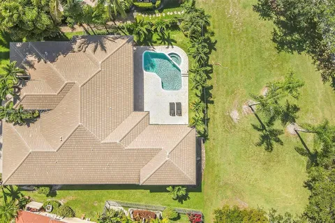 2539 Eagle Run Dr, Weston FL 33327