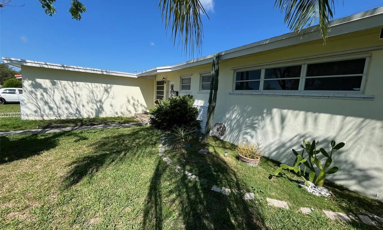9615 Dominican Dr, Cutler Bay FL 33189
