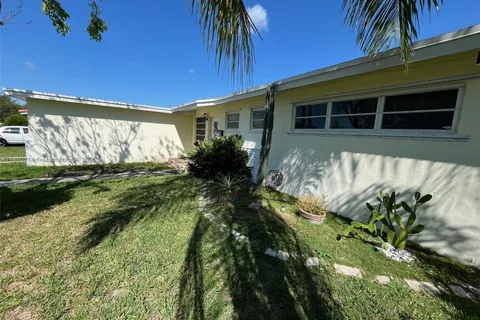 9615 Dominican Dr, Cutler Bay FL 33189