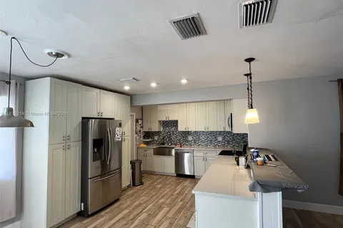 9615 Dominican Dr, Cutler Bay FL 33189