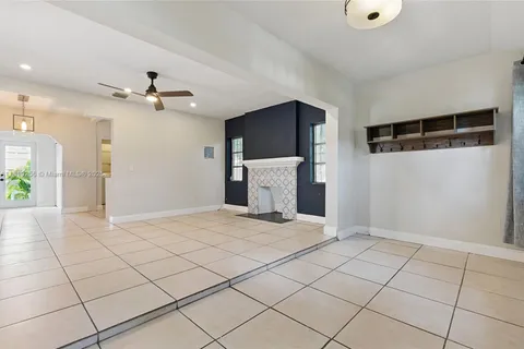 500 NW 47th St # 1, Miami FL 33127