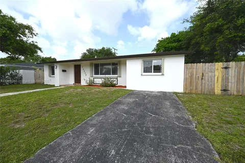16320 SW 100th Ct, Miami FL 33157