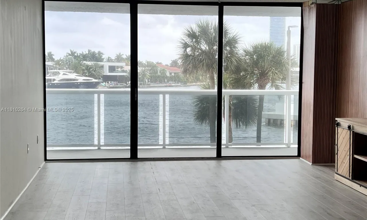20515 E Country Club Dr # 245, Aventura FL 33180