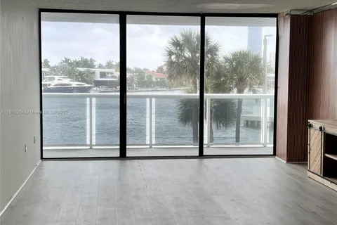 20515 E Country Club Dr # 245, Aventura FL 33180