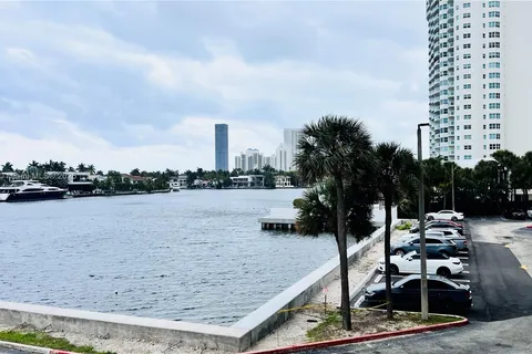 20515 E Country Club Dr # 245, Aventura FL 33180