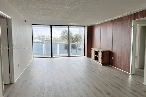 20515 E Country Club Dr # 245, Aventura FL 33180