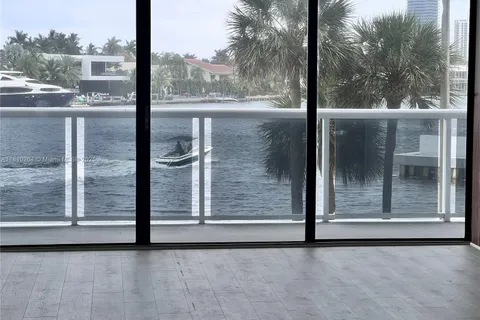 20515 E Country Club Dr # 245, Aventura FL 33180