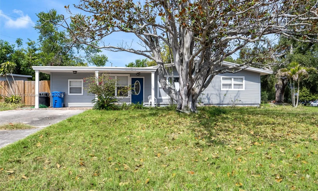 3122 51 st ST N, St Petersburg FL 33710