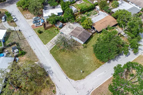 3122 51 st ST N, St Petersburg FL 33710