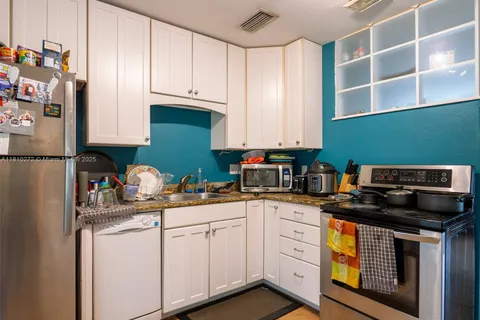 3122 51 st ST N, St Petersburg FL 33710