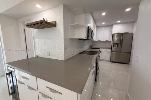 6969 Collins Ave # 1408, Miami Beach FL 33141