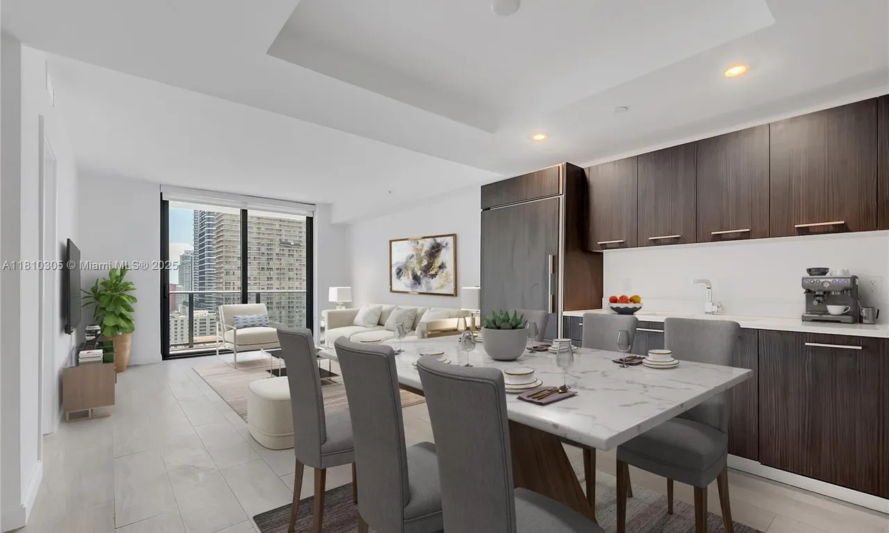 45 SW 9th St # 2105, Miami FL 33130