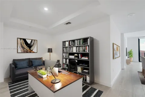 45 SW 9th St # 2105, Miami FL 33130