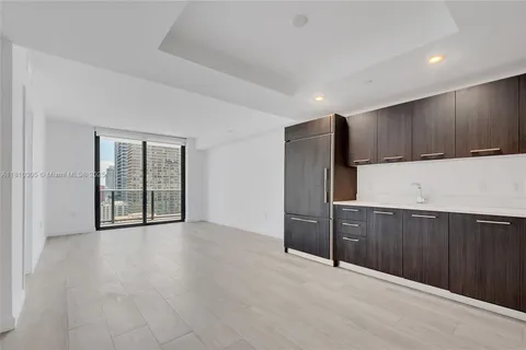 45 SW 9th St # 2105, Miami FL 33130