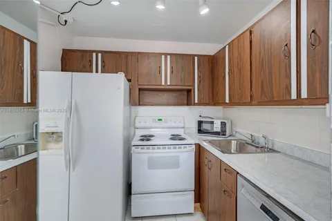 210 172nd St # 438, Sunny Isles Beach FL 33160