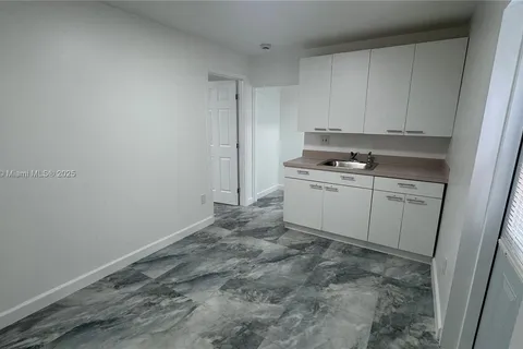 2731 NW 100th St # C, Miami FL 33147