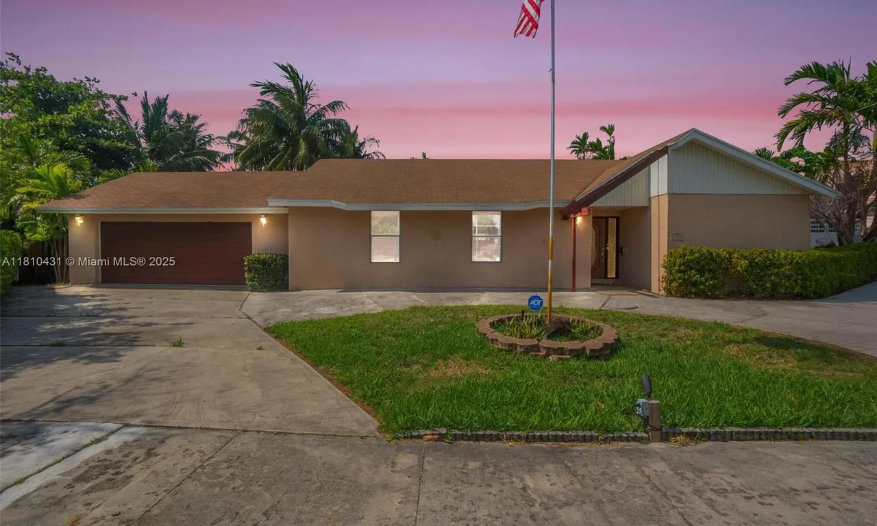 2917 Mckinley St, Hollywood FL 33020