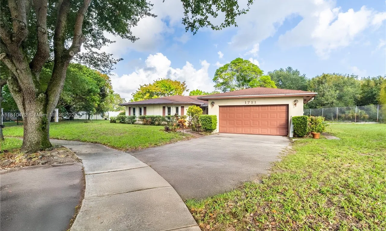 1721 NW 195th St, Miami Gardens FL 33056