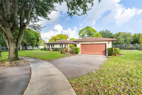 1721 NW 195th St, Miami Gardens FL 33056