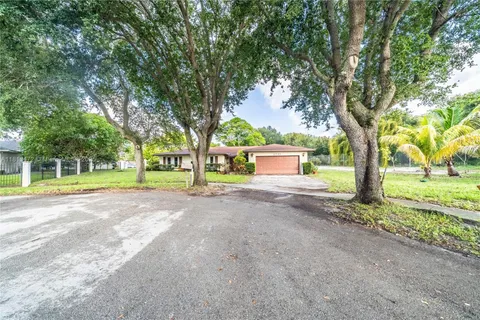 1721 NW 195th St, Miami Gardens FL 33056
