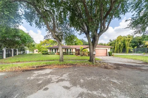 1721 NW 195th St, Miami Gardens FL 33056