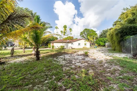 1721 NW 195th St, Miami Gardens FL 33056