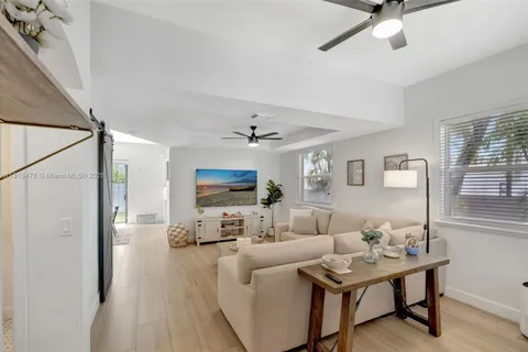 4413 NW 97th Pl, Doral FL 33178