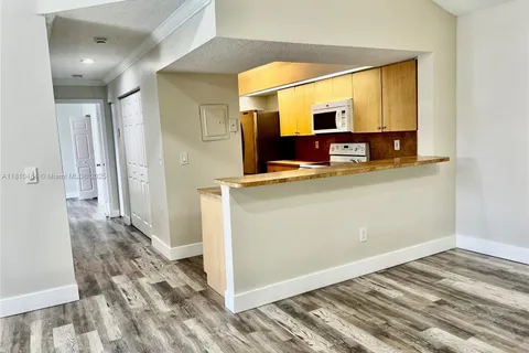 18850 NW 57th Ave # 305, Hialeah FL 33015