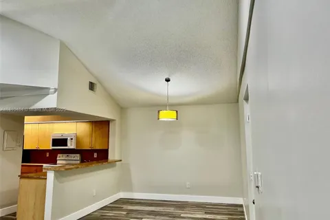 18850 NW 57th Ave # 305, Hialeah FL 33015