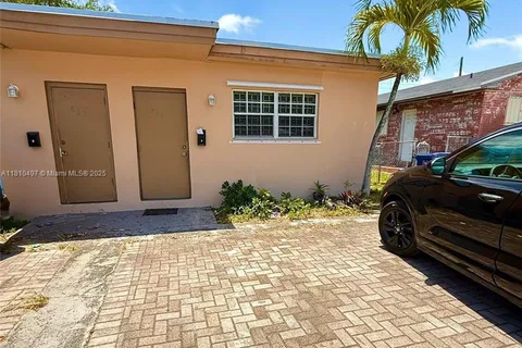 823 NW 9th St # 825, Hallandale Beach FL 33009