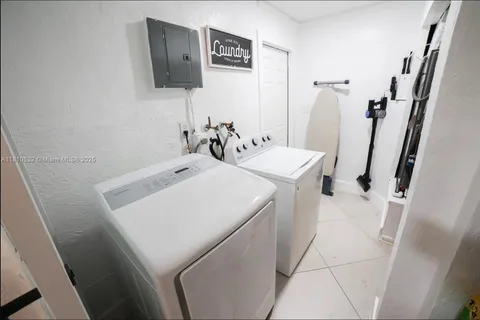 8651 Sunset Strip, Sunrise FL 33322