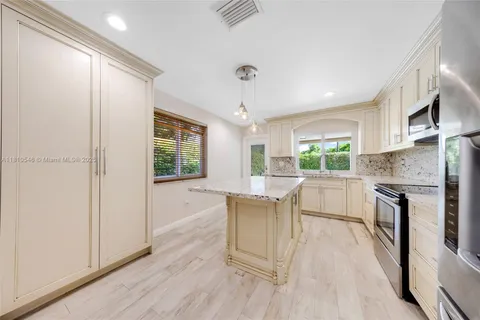 1237 Dove Ave, Miami Springs FL 33166