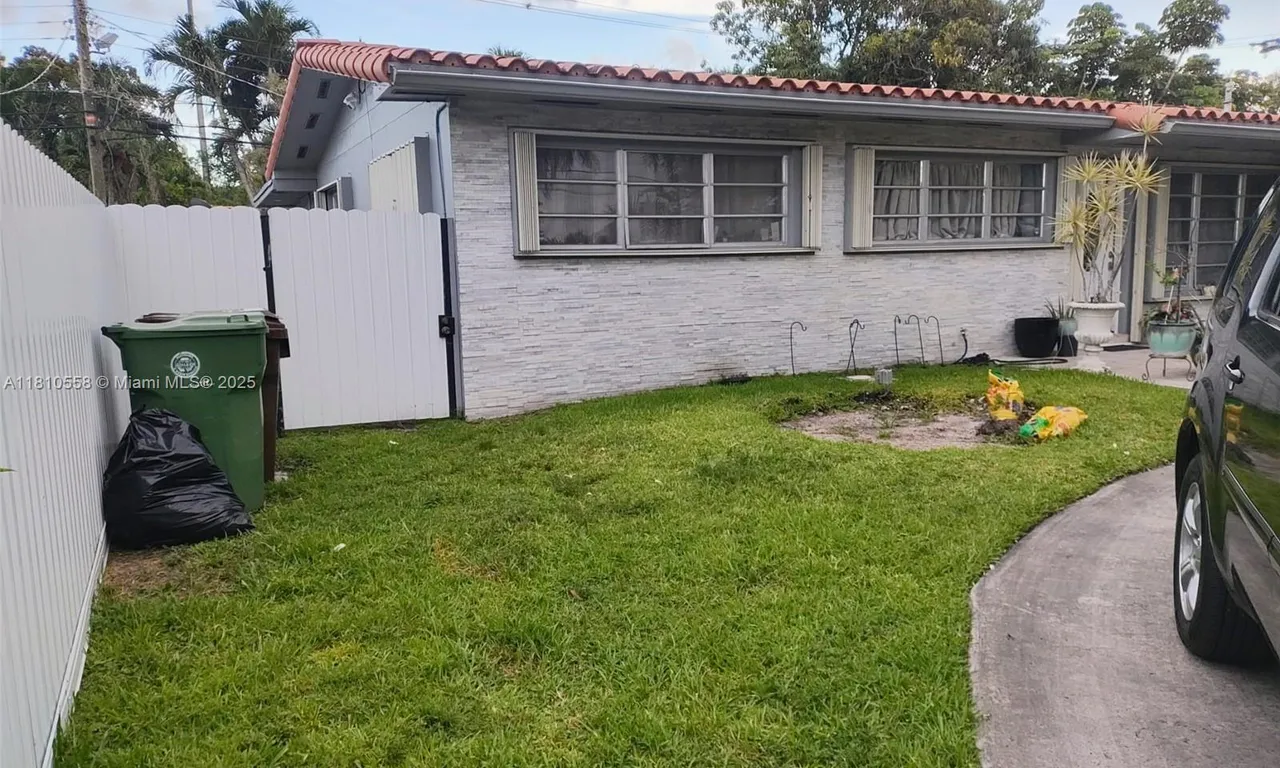1090 W 60th St # 1, Hialeah FL 33012