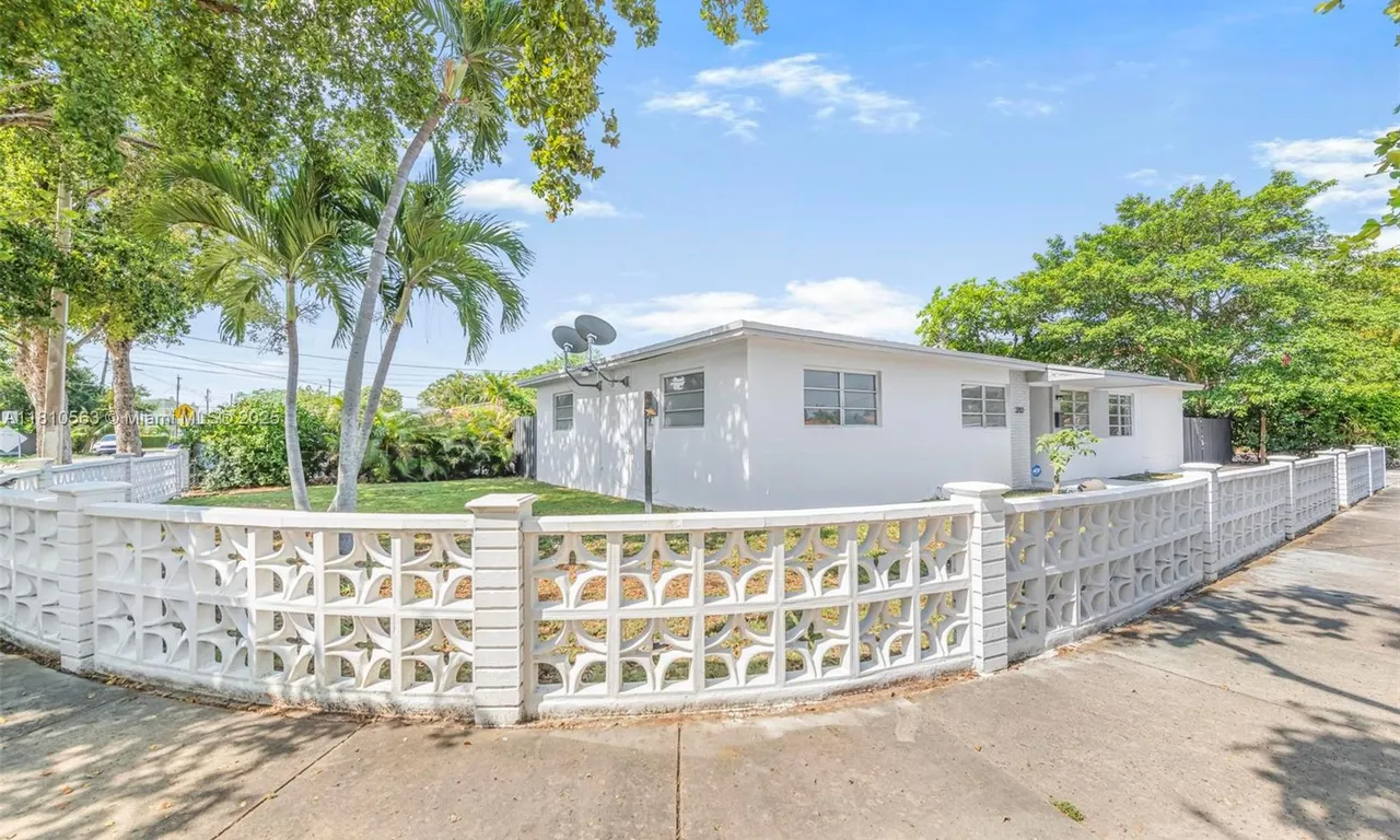 3202 SW 3rd St, Miami FL 33135