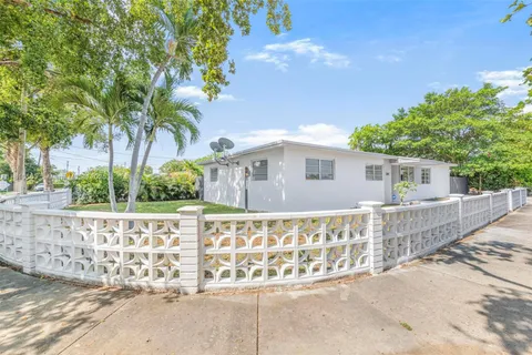 3202 SW 3rd St, Miami FL 33135