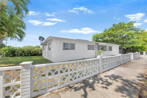 3202 SW 3rd St, Miami FL 33135