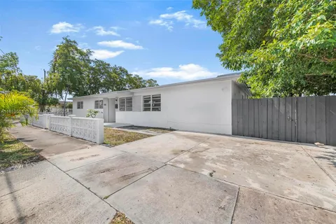 3202 SW 3rd St, Miami FL 33135